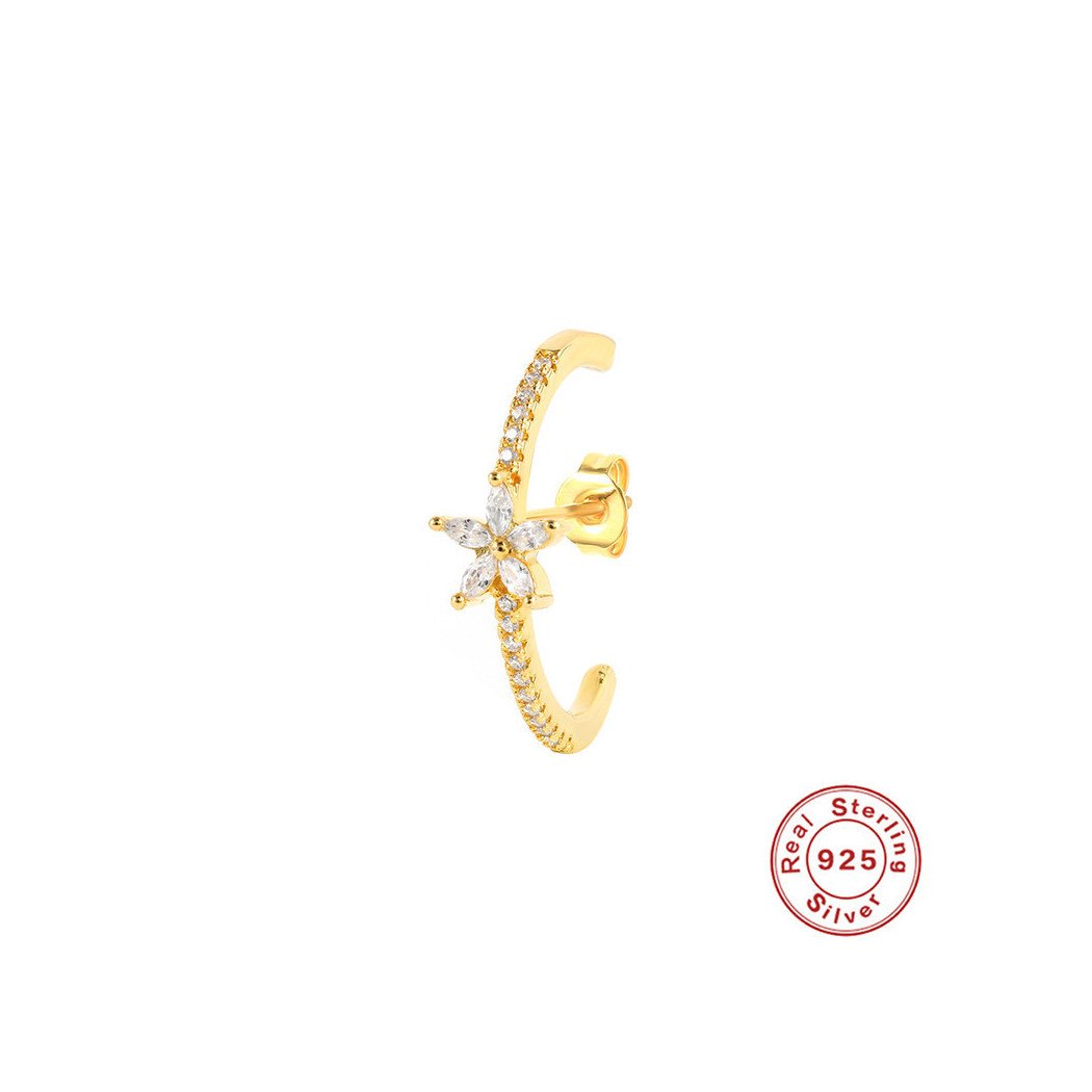 Boucles d’oreilles dorées motif fleur étoilée en argent S925 plaqué or 18k avec zircons.