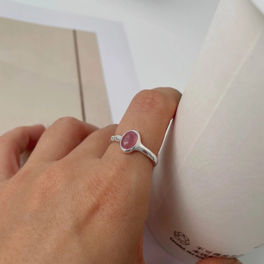 Bague ajustable en argent S925 avec cristaux rose de fraise élégants