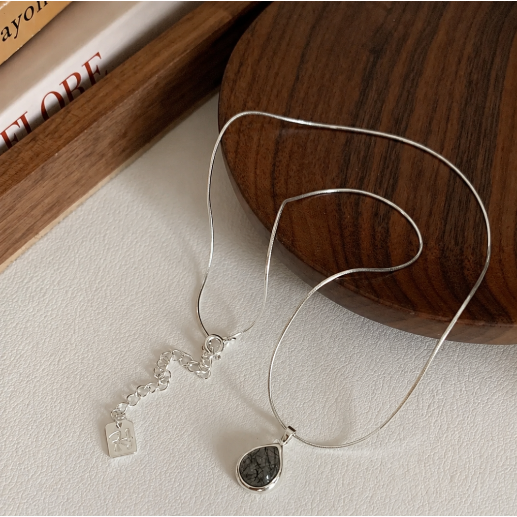 Collier Élégance Noire – Argent S925 & Cristal de Quartz Noir