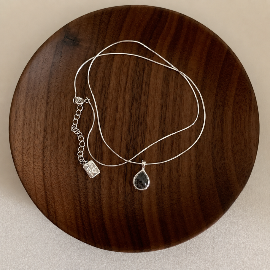 Collier femme en argent 925 avec pendentif quartz noir porté