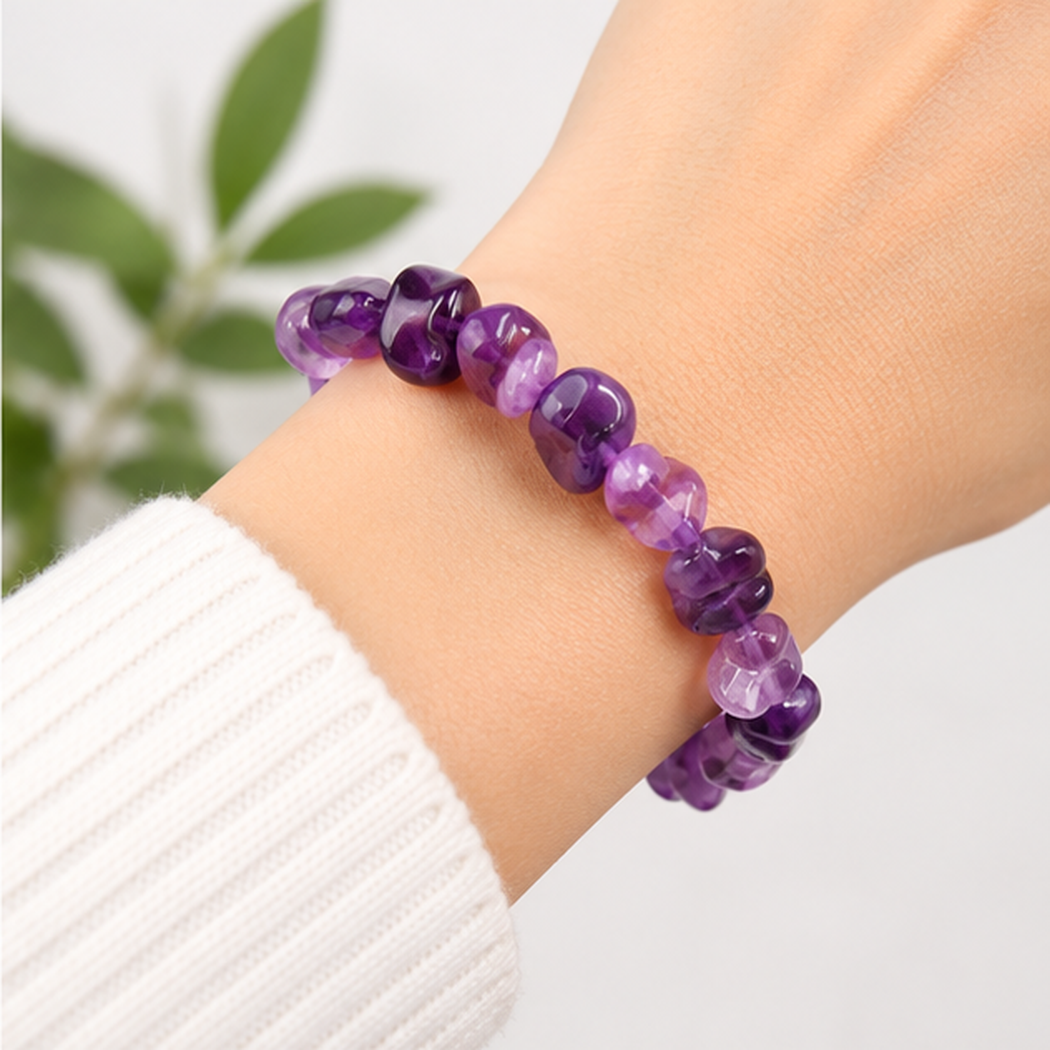 Bracelet extensible en améthyste naturelle 6mm porté au poignet