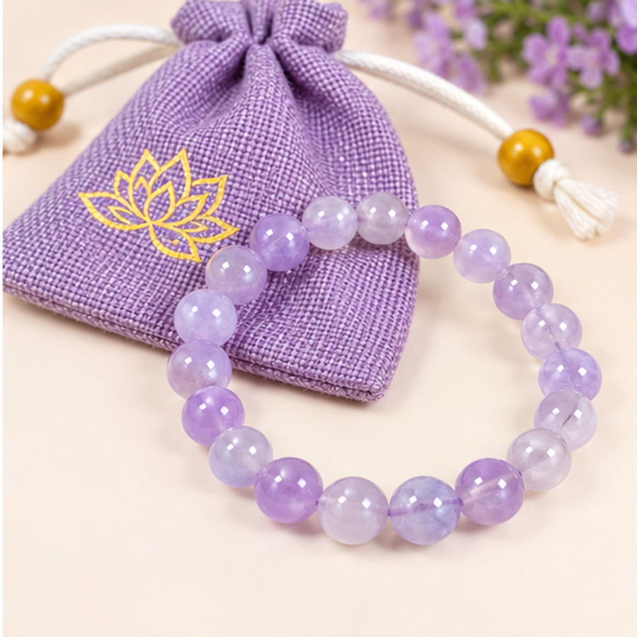 Bracelet en jade violet 8mm accompagné de sa pochette en tissu