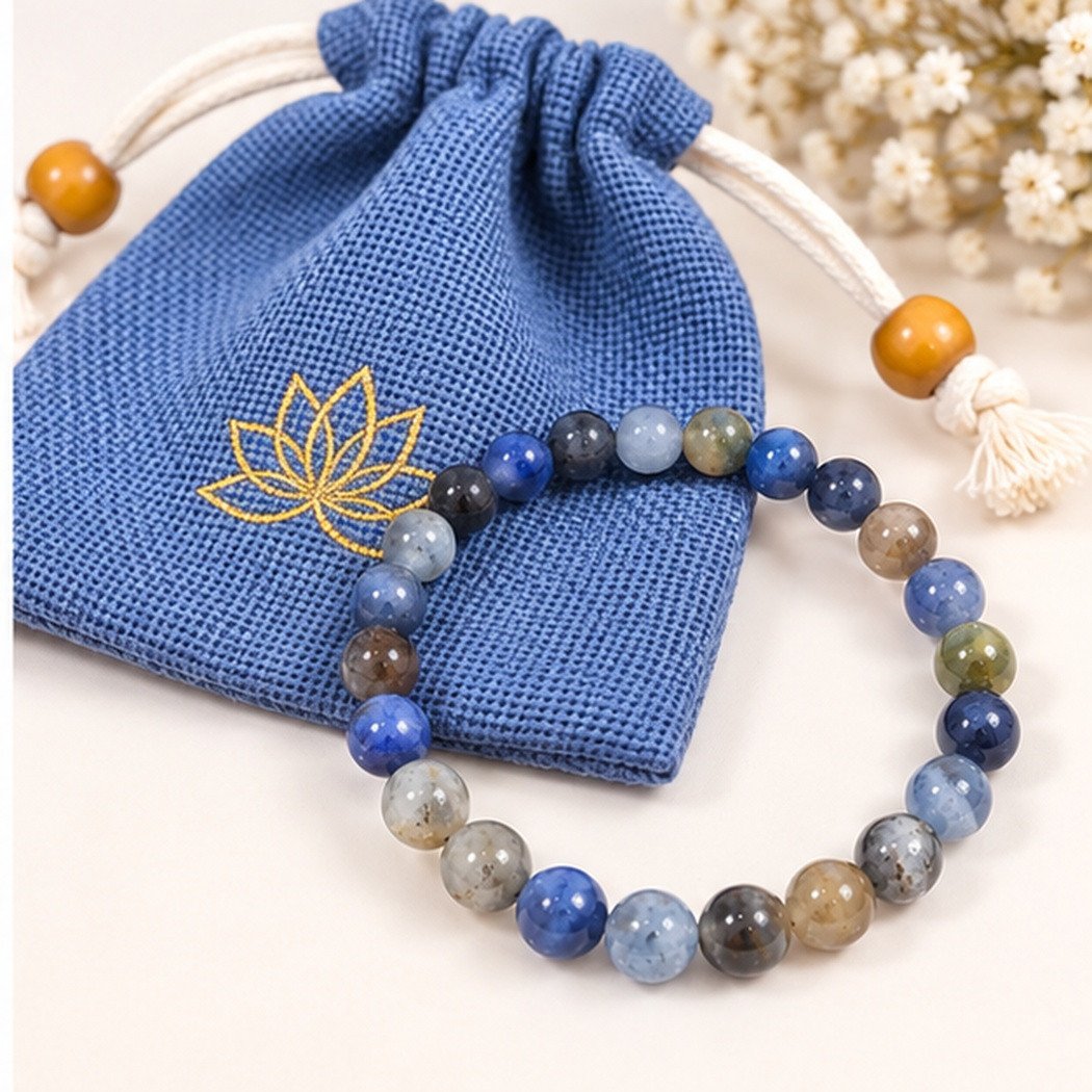 Bracelet extensible en Cyanite naturelle 6mm accompagné de sa pochette