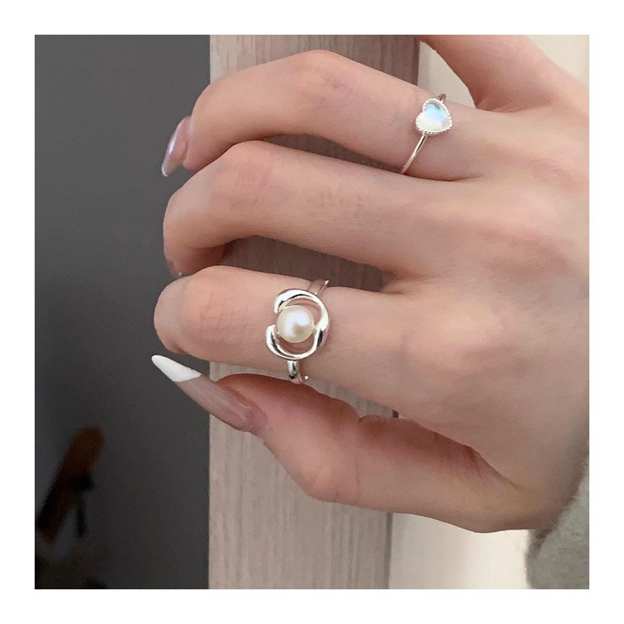 Bague incrustée de perles d'eau ajustable en argent sterling S925 vue de face